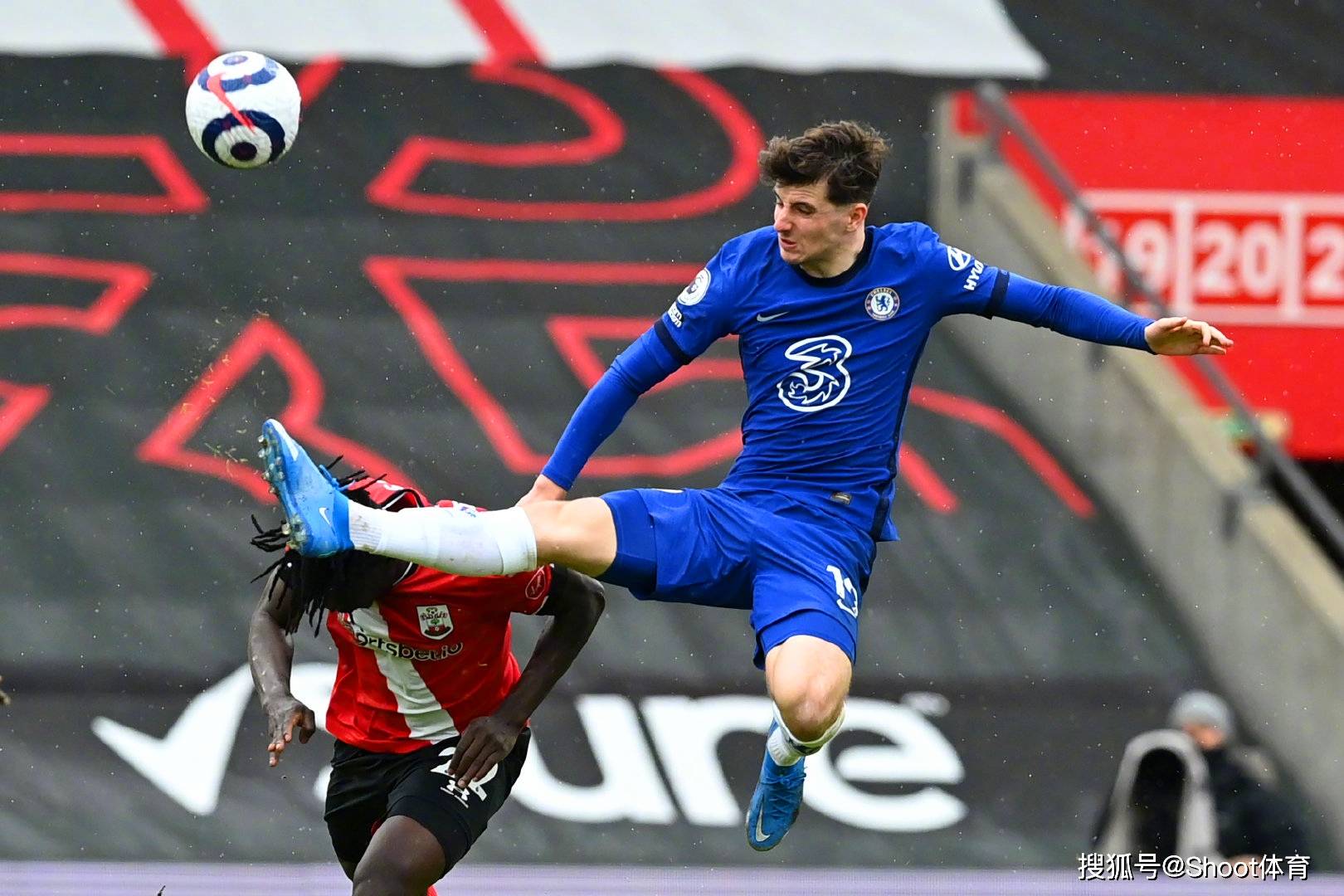 马德里竞技碾压切尔西，莱万状态火热的简单介绍