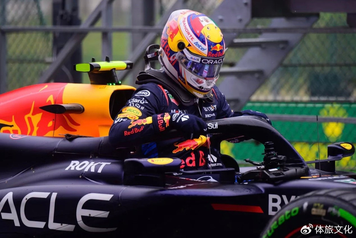 梅赛德斯翻盘红牛车队，佩雷兹高光表现