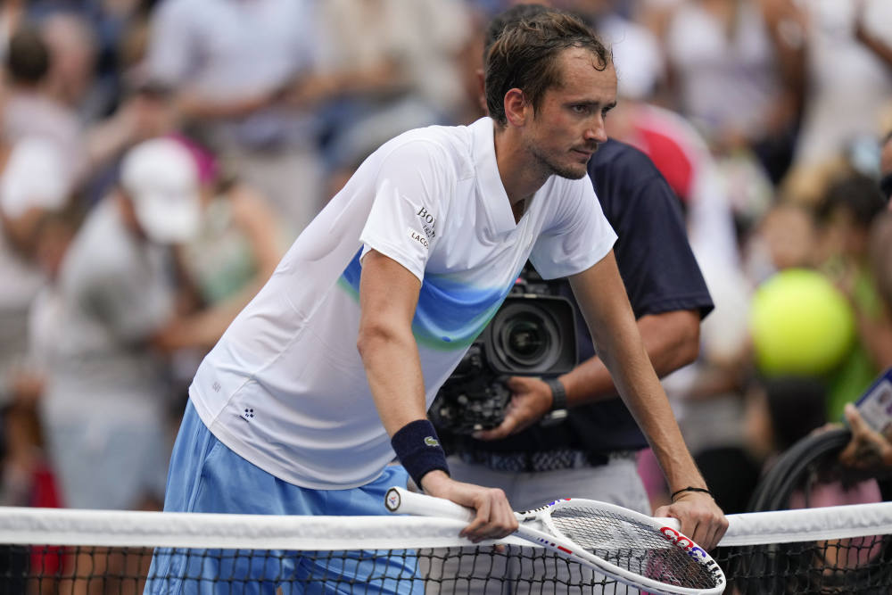 ATP总决赛碾压戴维斯杯，梅德韦杰夫点燃赛场